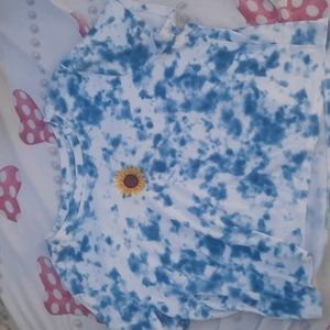 Selling a tie die, teen baby tee
